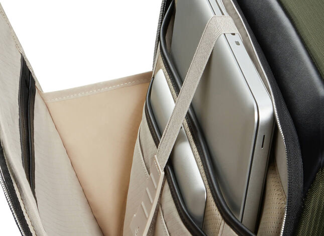 Leicht zugängliche Fronttasche