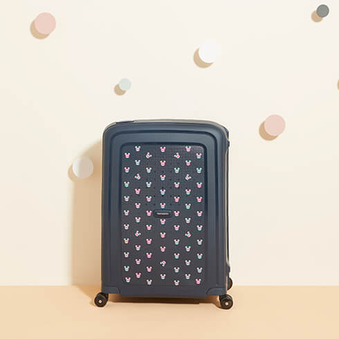Bonjour Mickey Mouse ! Conviviale, familiale, pratique, spacieuse et extrêmement légère, la collection S’Cure Disney est idéale pour de longues vacances mais aussi pour des escapades rapides.